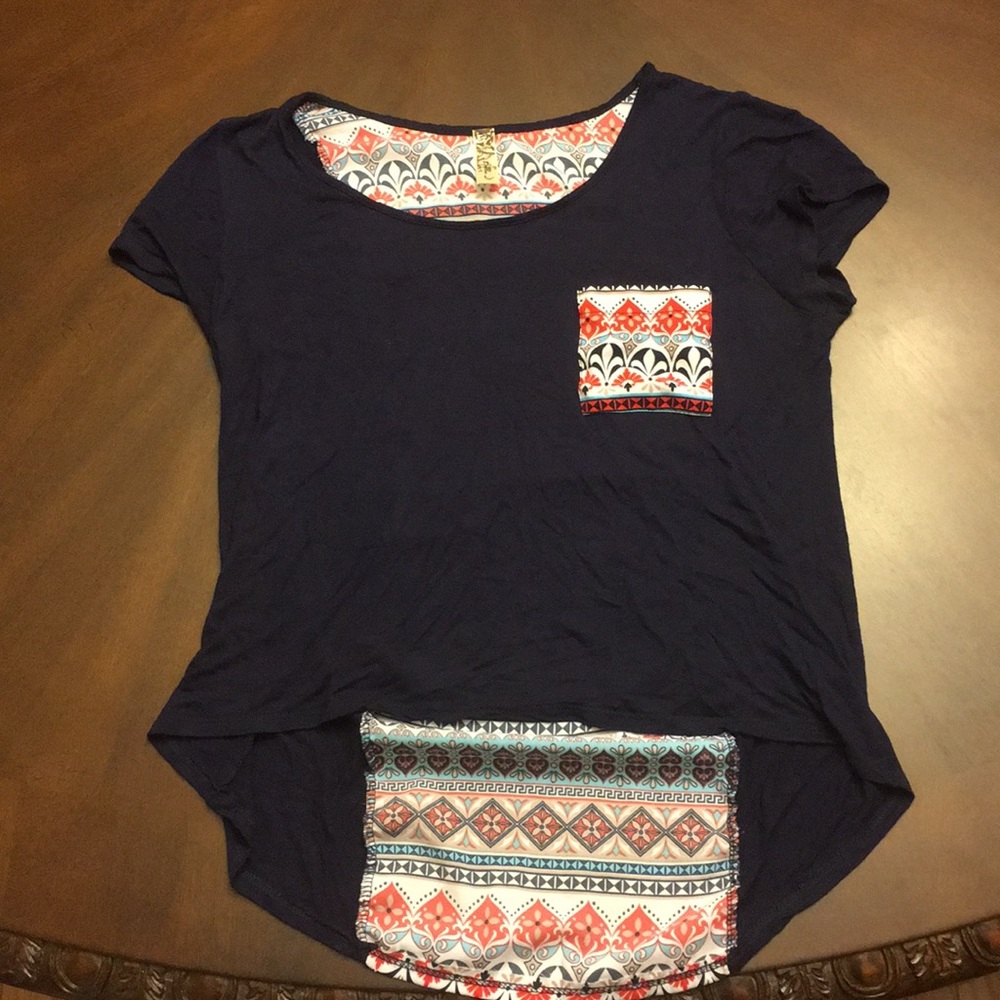 EUC Women’s Top. Size L